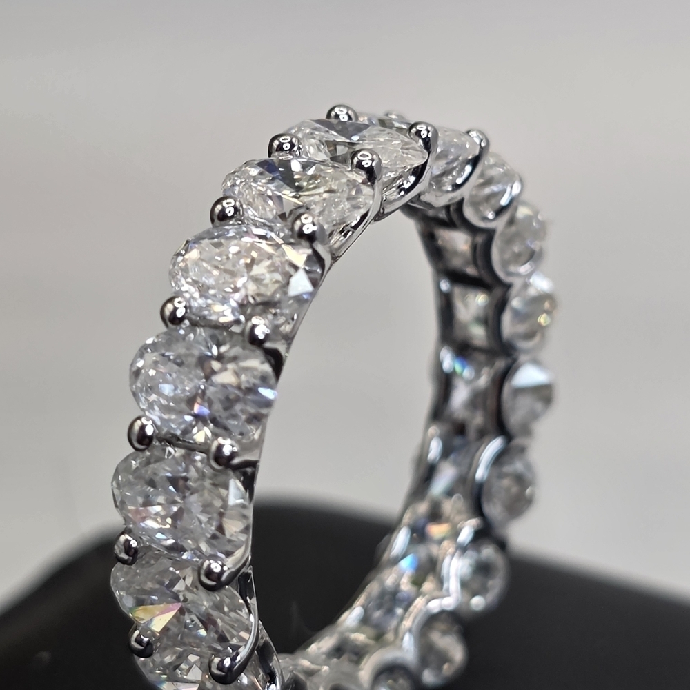 💎 12.5 Carat Moissanite– Elegant Silver Eternity Ring - Picture 5 of 6